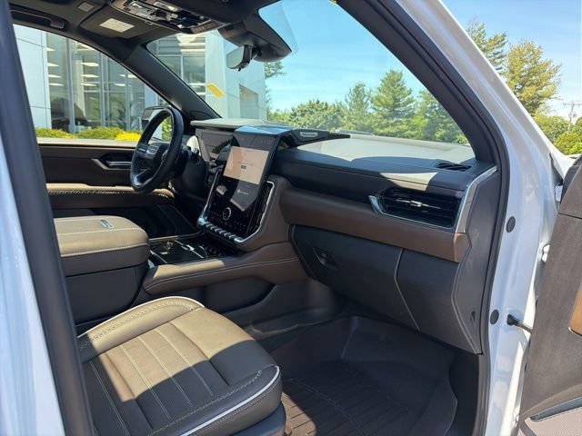 Used 2026 GMC Yukon Denali Ultimate AWD/4WD image 9