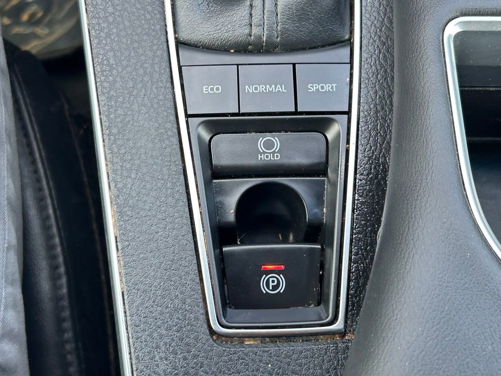 Used 2019 Toyota Avalon XSE image 27