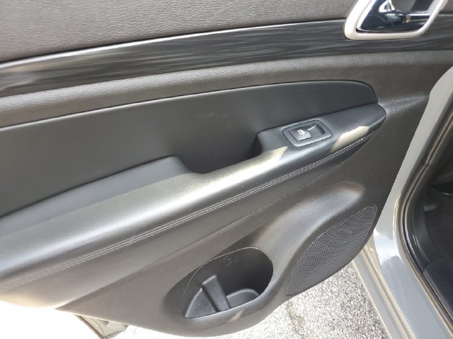 Used 2020 Jeep Grand Cherokee Altitude RWD image 26