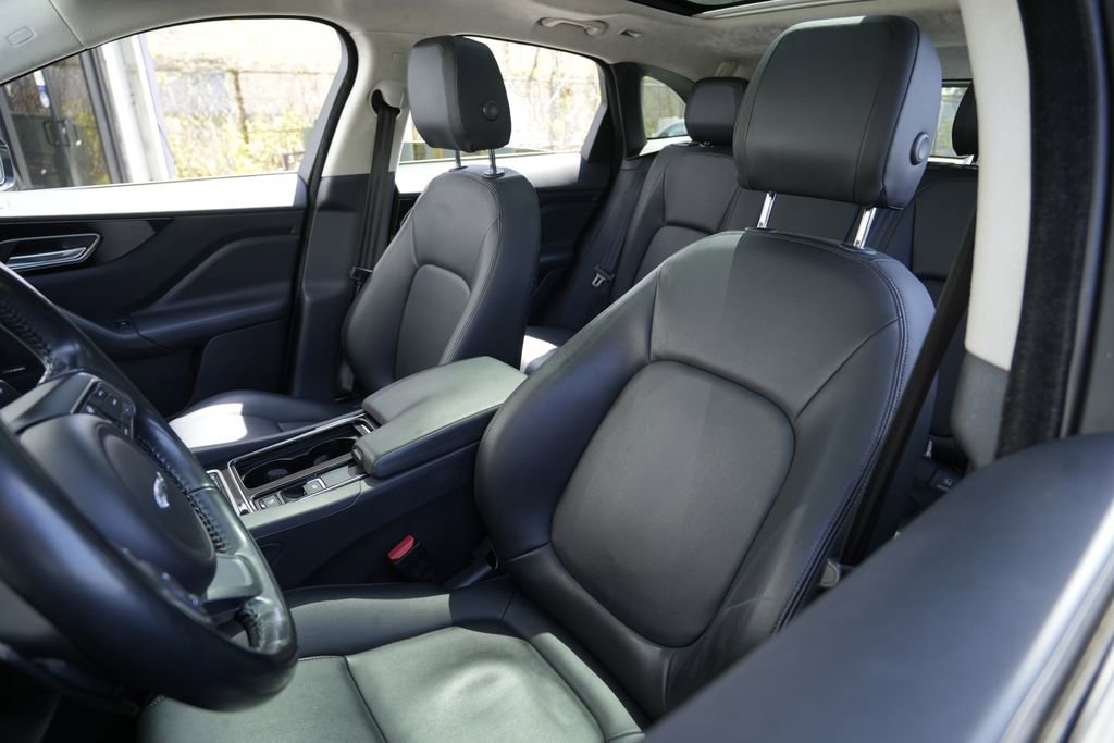 Used 2019 Jaguar F-PACE Premium image 18