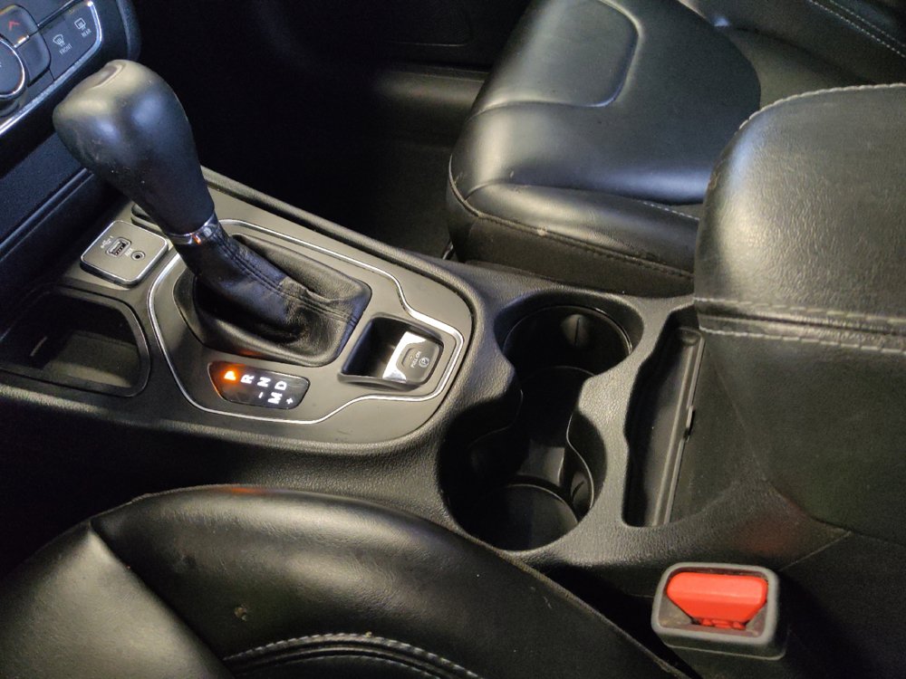 Used 2019 Jeep Cherokee Latitude Plus FWD image 26