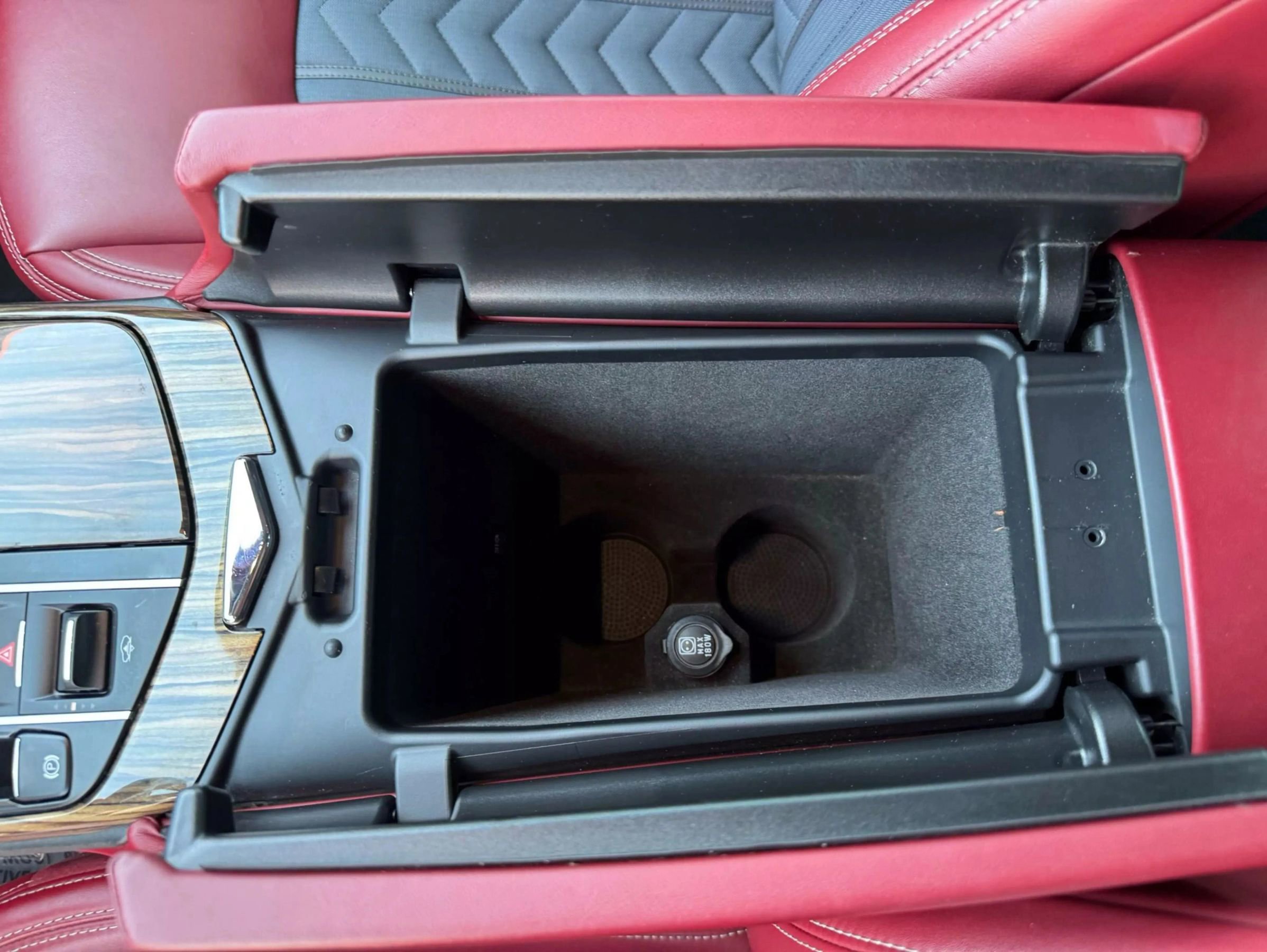 Used 2017 Maserati Levante w/ Luxury Package image 19