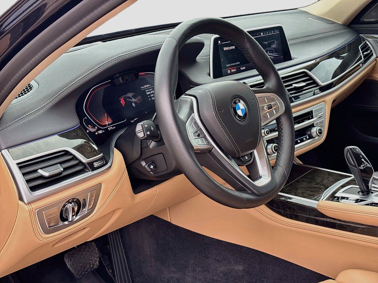 Used 2022 BMW 750i xDrive AWD/4WD image 25