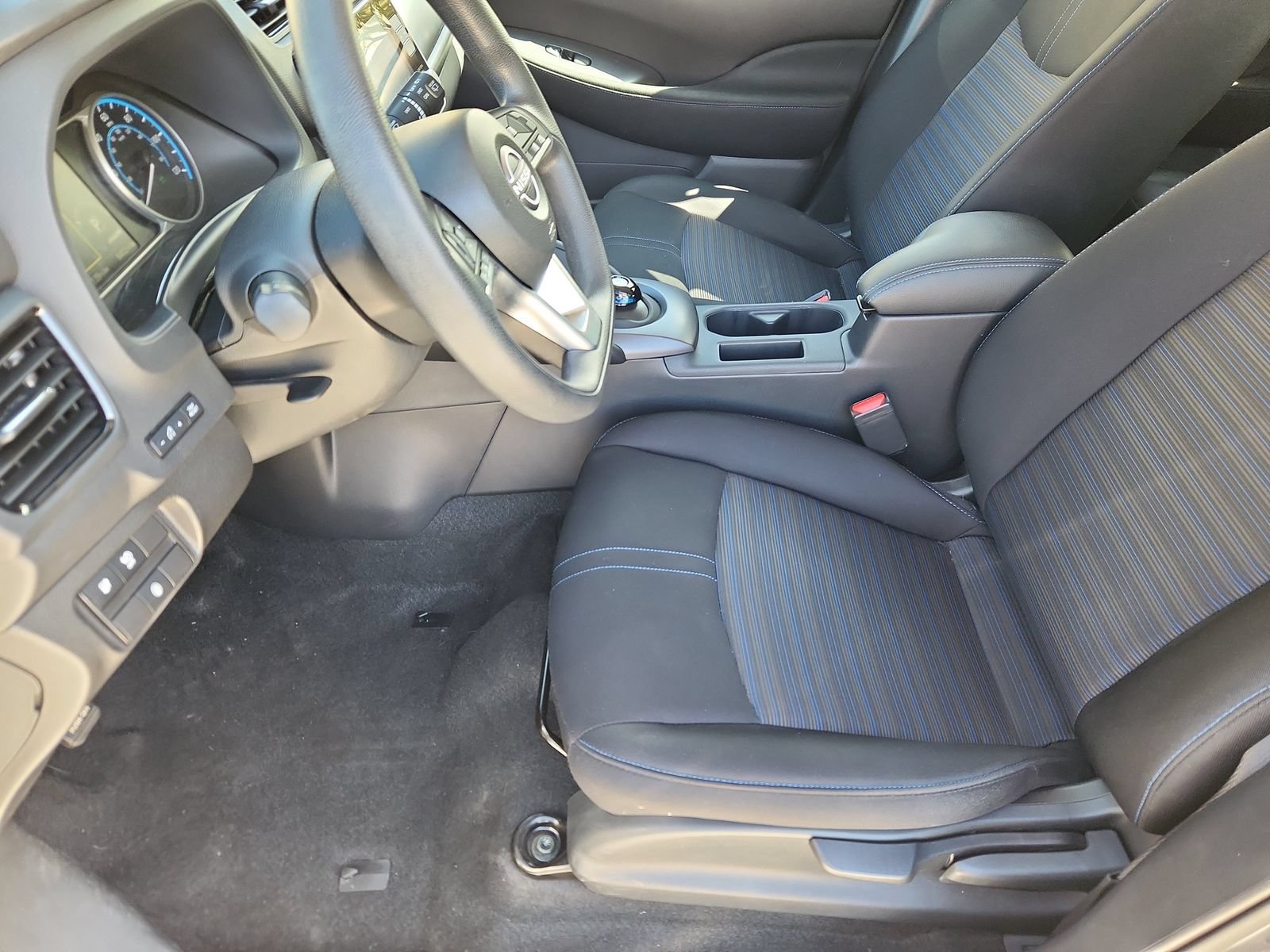 Used 2025 Nissan Leaf S FWD image 10
