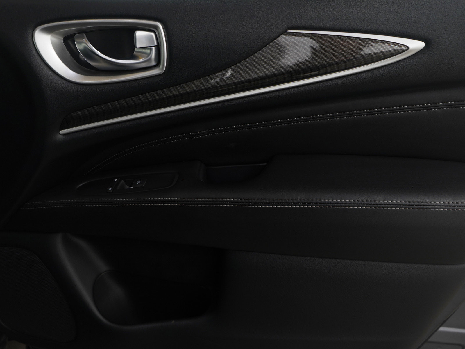 Used 2019 INFINITI QX60 Luxe w/ Essential Package image 11