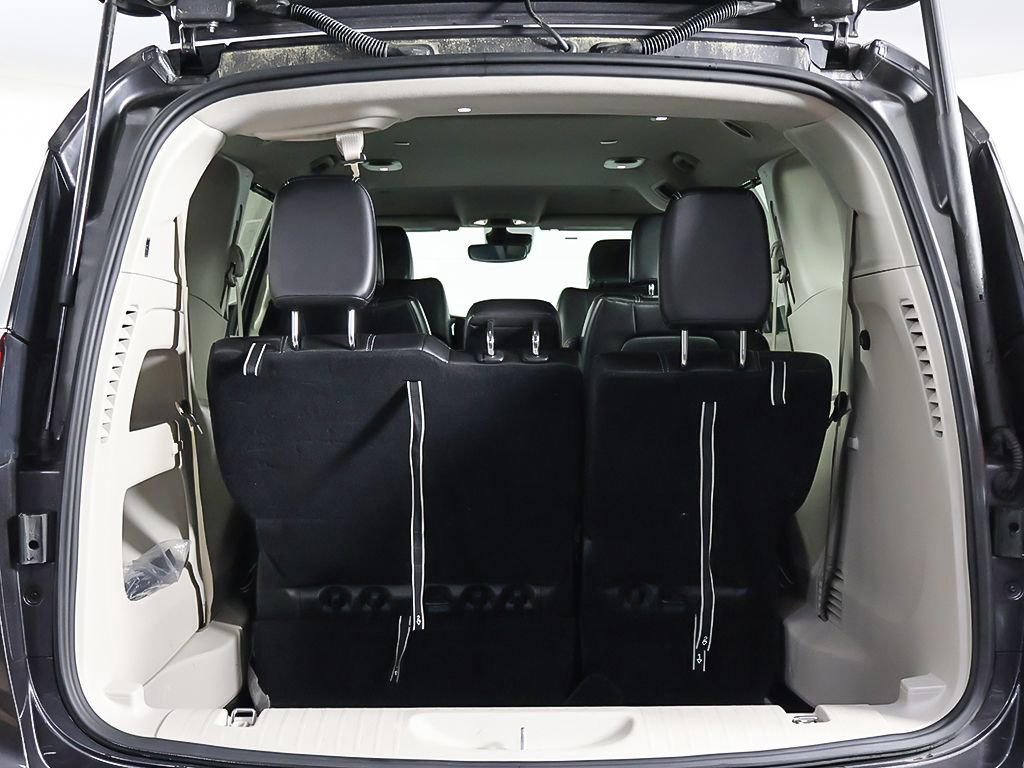 Used 2023 Chrysler Pacifica Touring-L FWD image 21