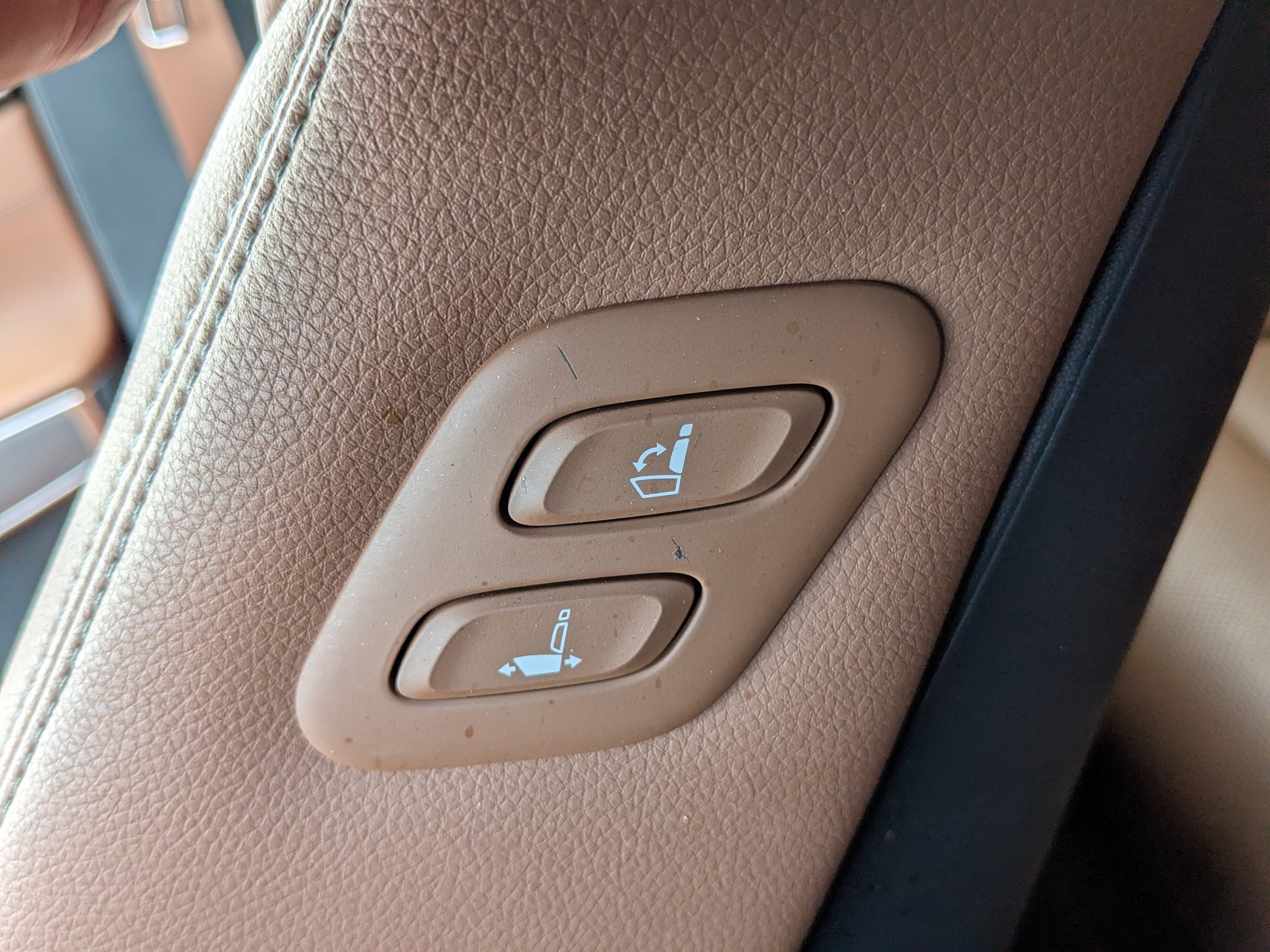 Used 2024 Genesis GV70 2.5T w/ Advanced Package image 18