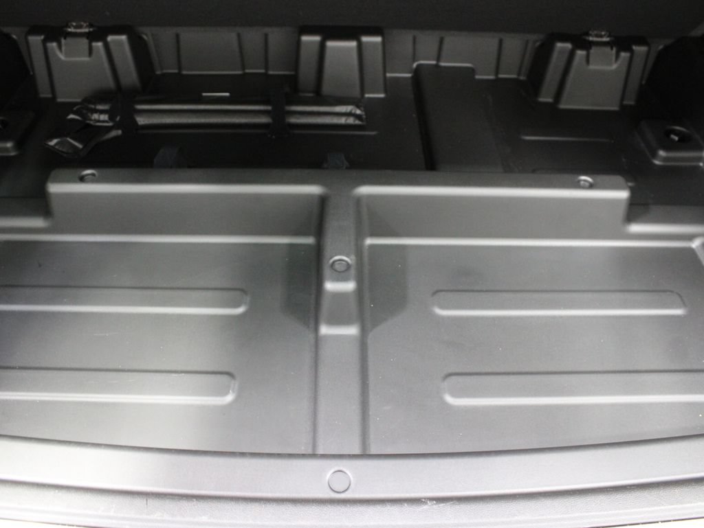 Used 2024 Chevrolet Suburban Premier AWD/4WD image 51