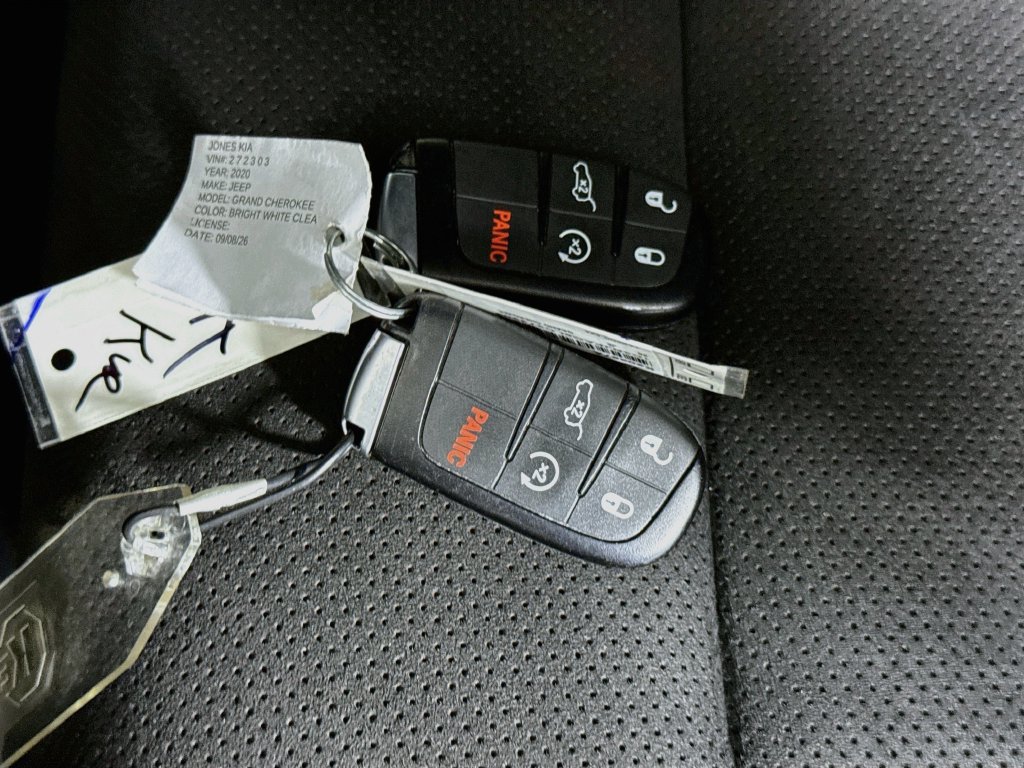 Used 2020 Jeep Grand Cherokee Altitude AWD/4WD image 35