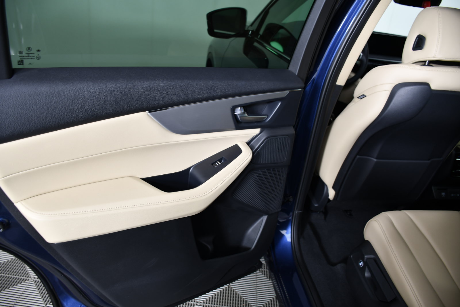 Certified 2025 Acura MDX SH-AWD image 46
