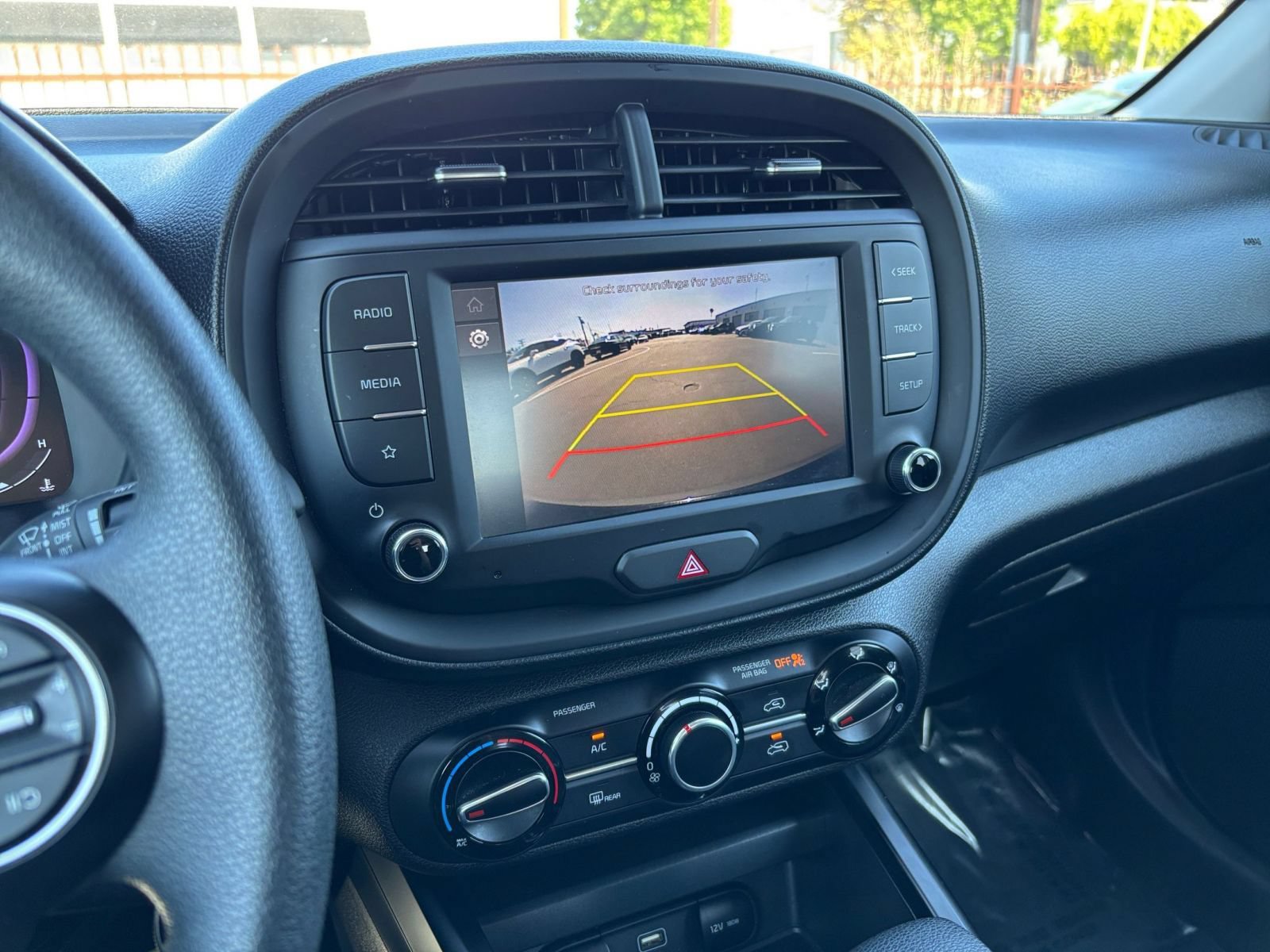 Used 2025 Kia Soul LX w/ LX Technology Package FWD image 24