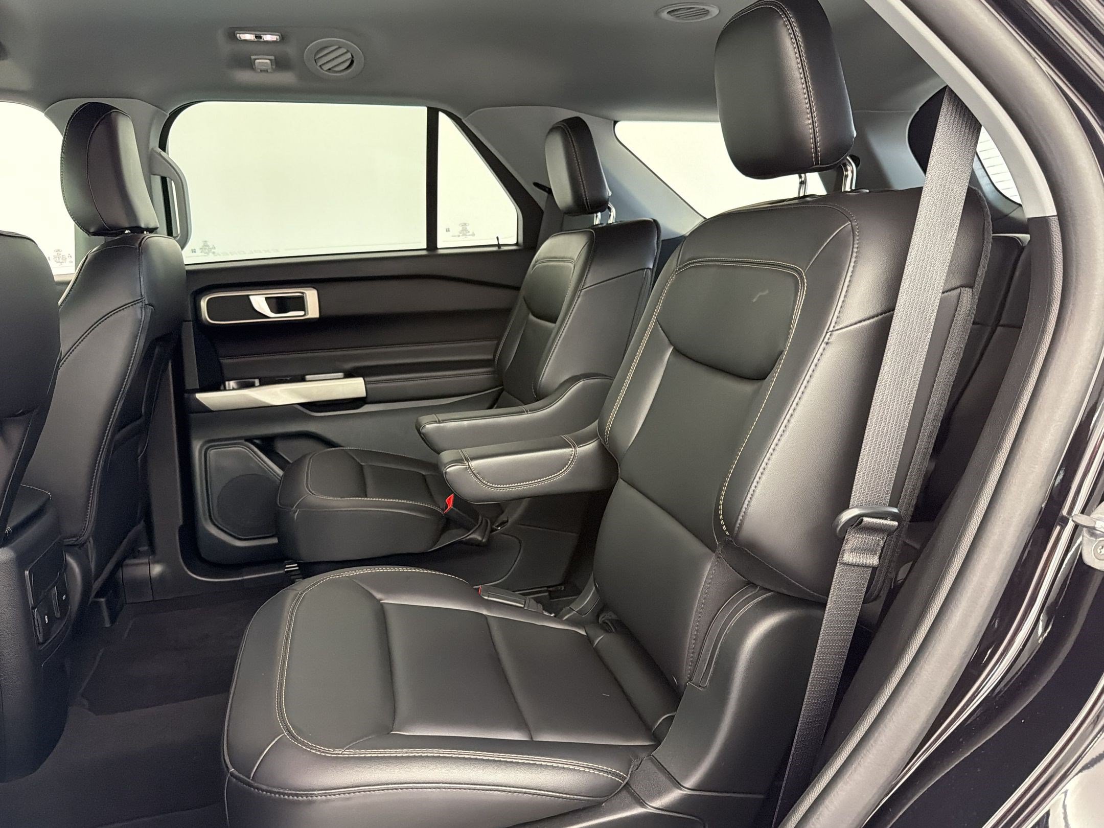 Used 2023 Ford Explorer XLT w/ Equipment Group 202A RWD image 25