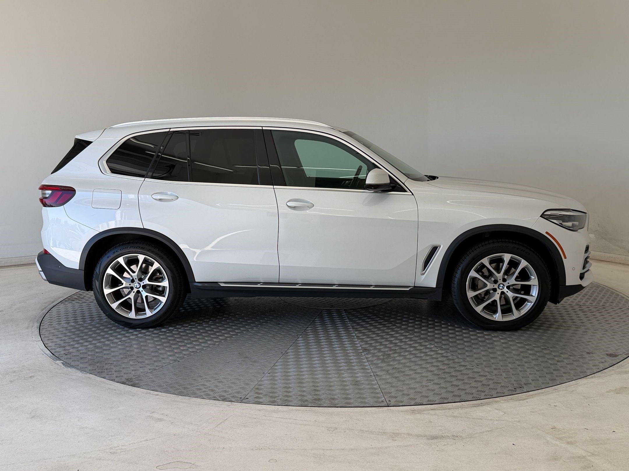 Used 2023 BMW X5 xDrive40i w/ Premium Package AWD/4WD image 8