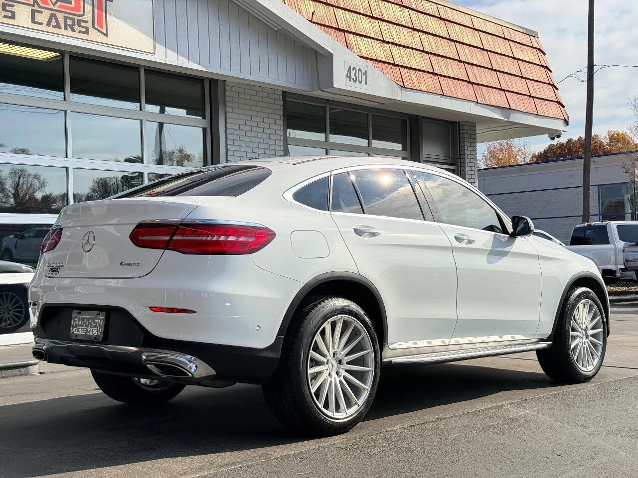 Used 2019 Mercedes-Benz GLC 300 4MATIC Coupe image 3