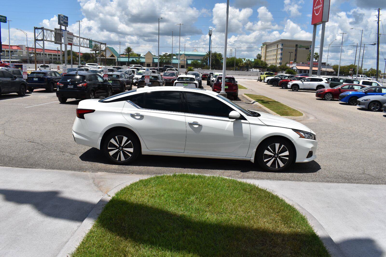 Used 2022 Nissan Altima 2.5 SL AWD/4WD image 13