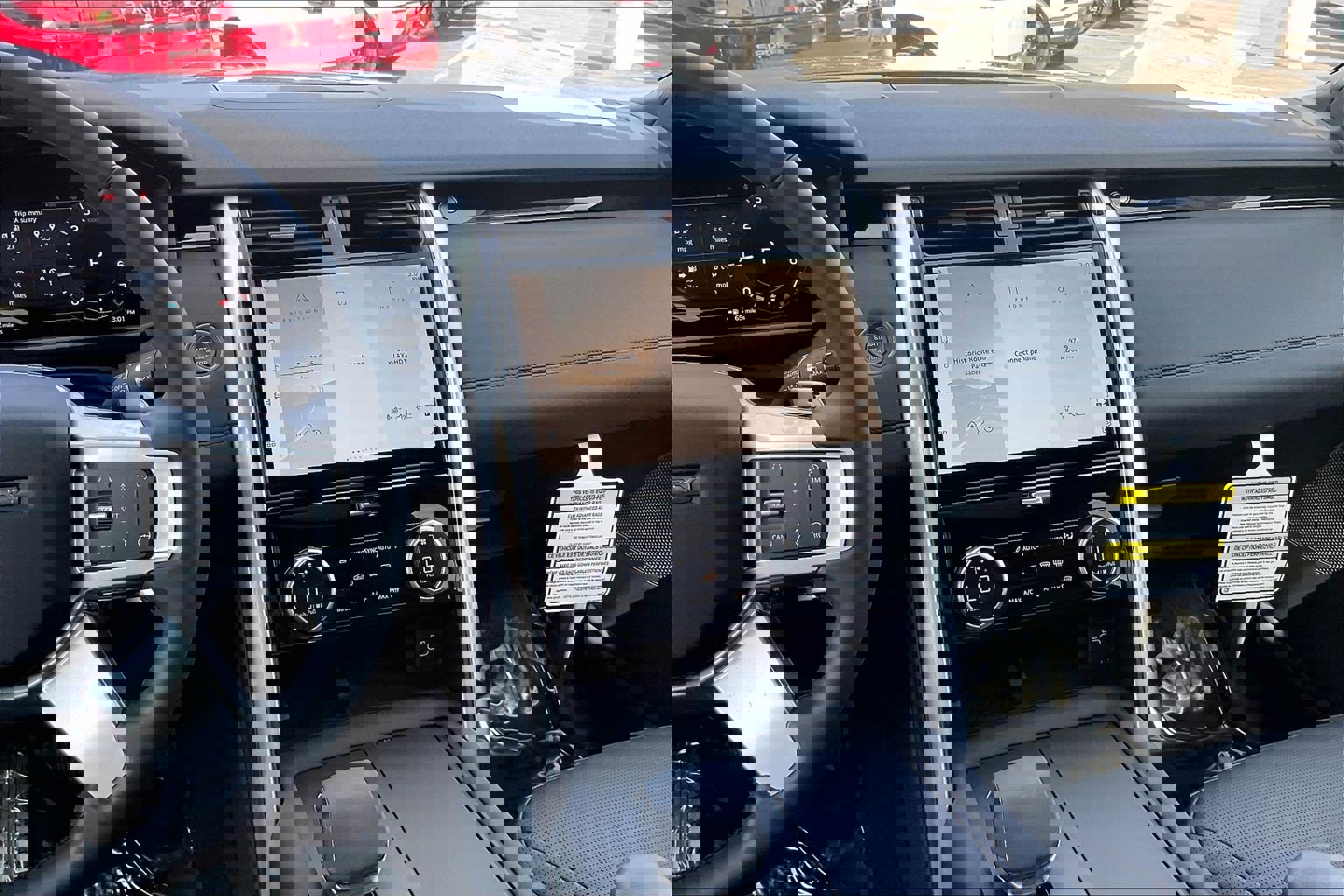 Certified 2025 Land Rover Discovery S image 6