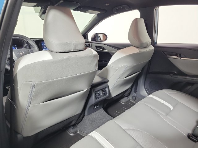 Used 2026 Toyota Camry SE FWD image 11