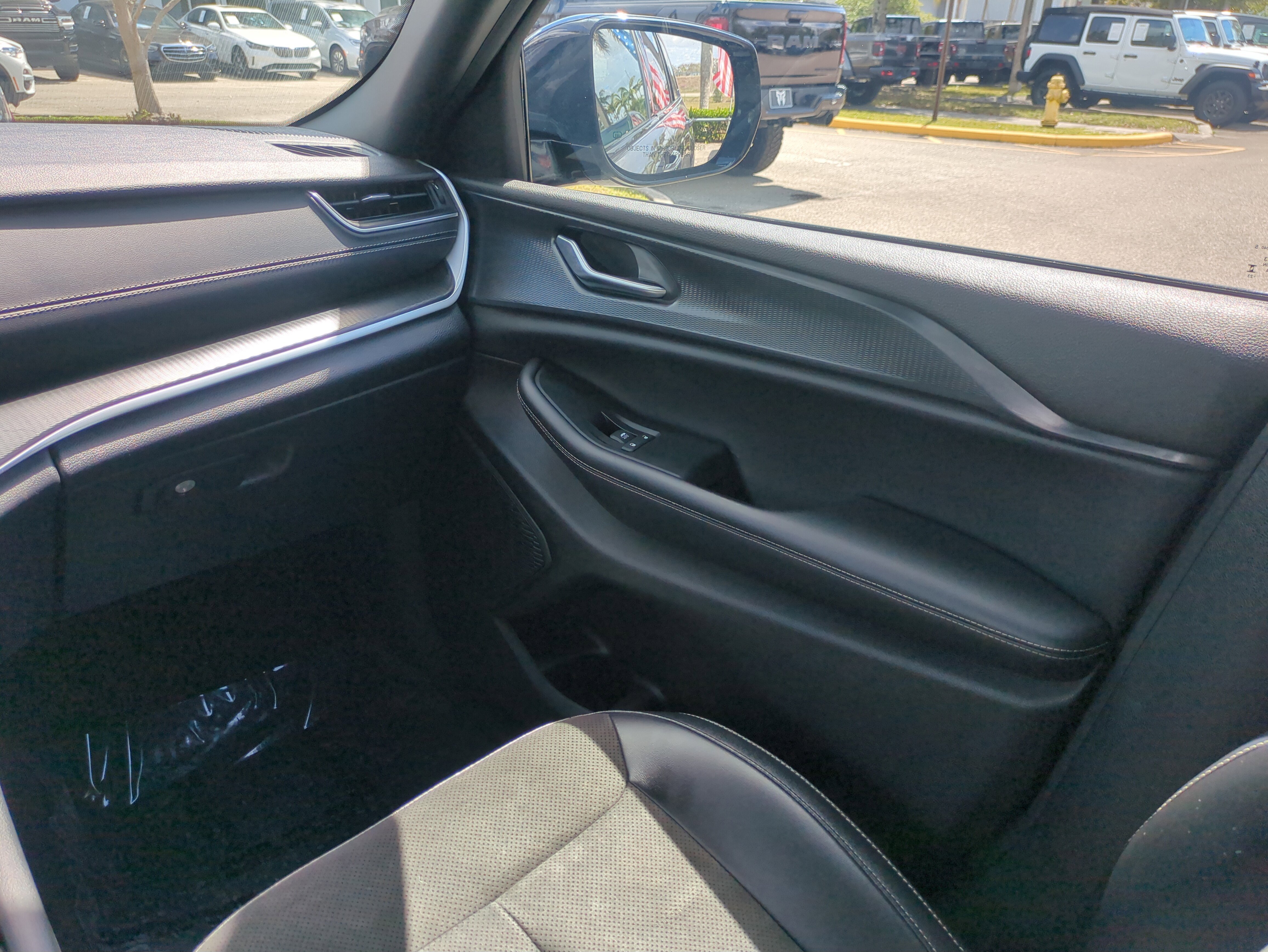 Certified 2023 Jeep Grand Cherokee L Altitude image 18