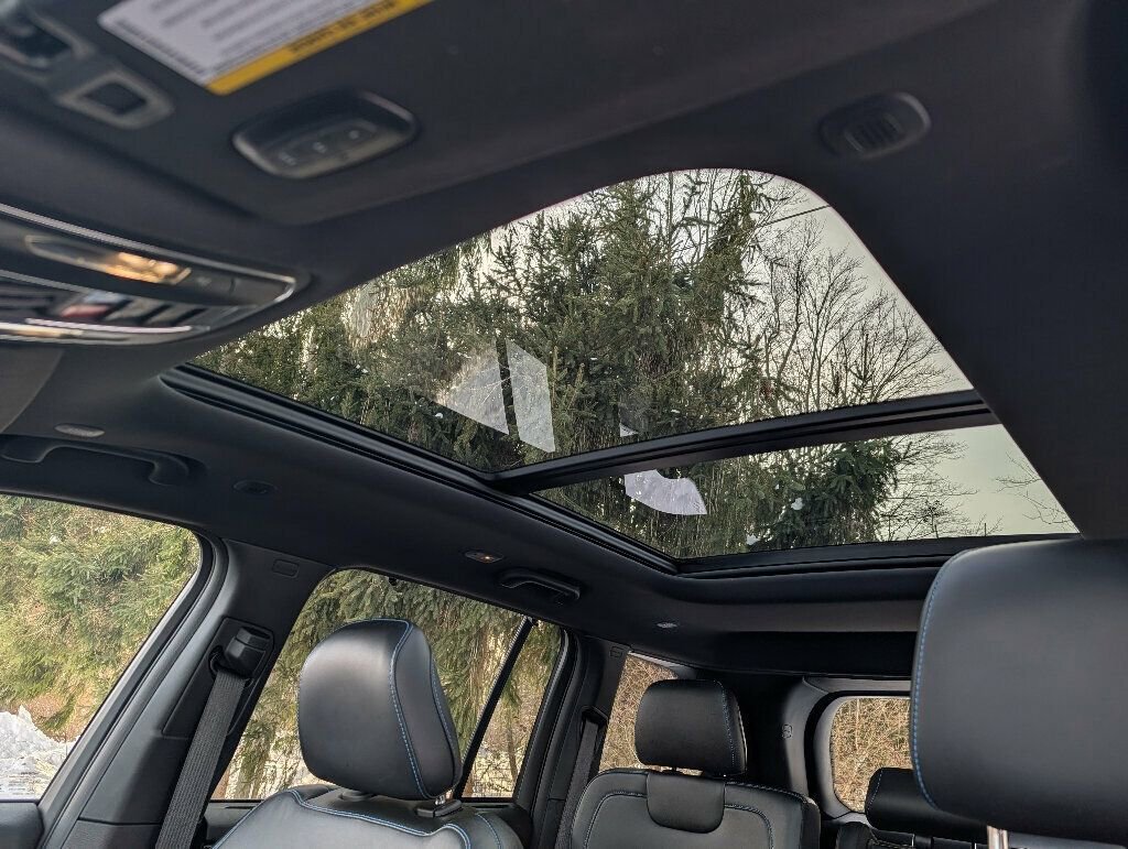 Used 2022 Jeep Grand Cherokee Trailhawk w/ Advanced Protech Group II image 37