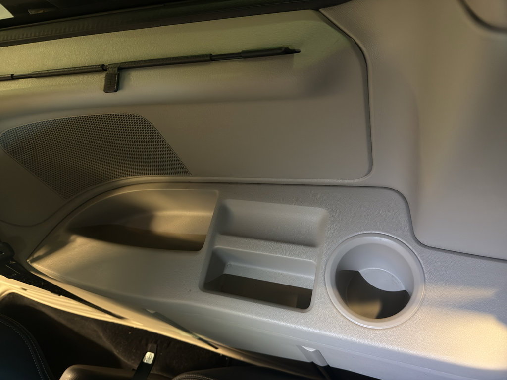 Used 2016 Chrysler Town & Country Touring FWD image 28