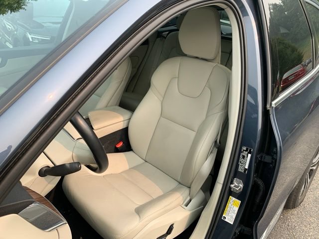 Used 2021 Volvo XC60 T8 Inscription Expression w/ Protection Package AWD/4WD image 13