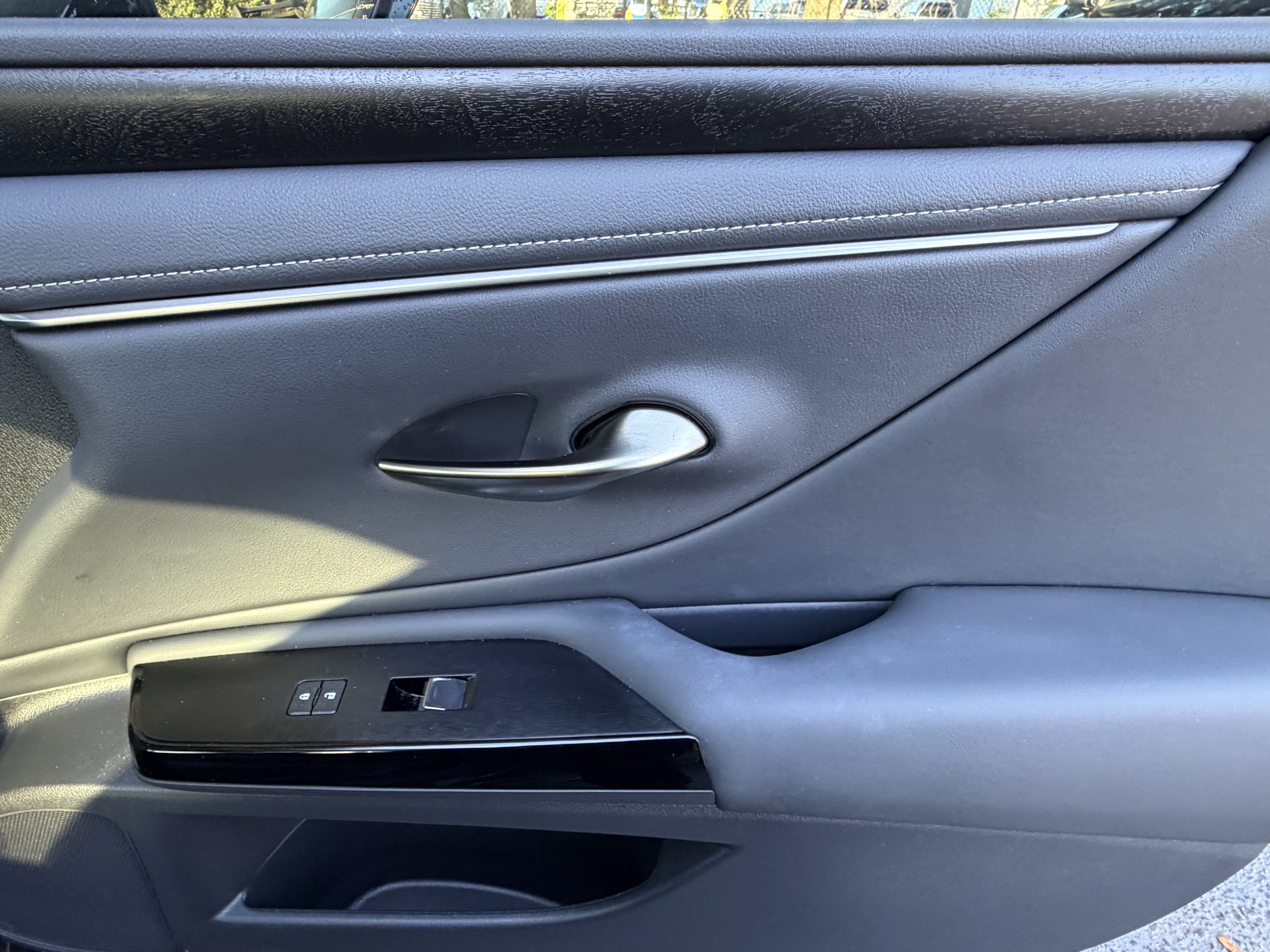 Certified 2025 Lexus ES 350 w/ Premium Package FWD image 39