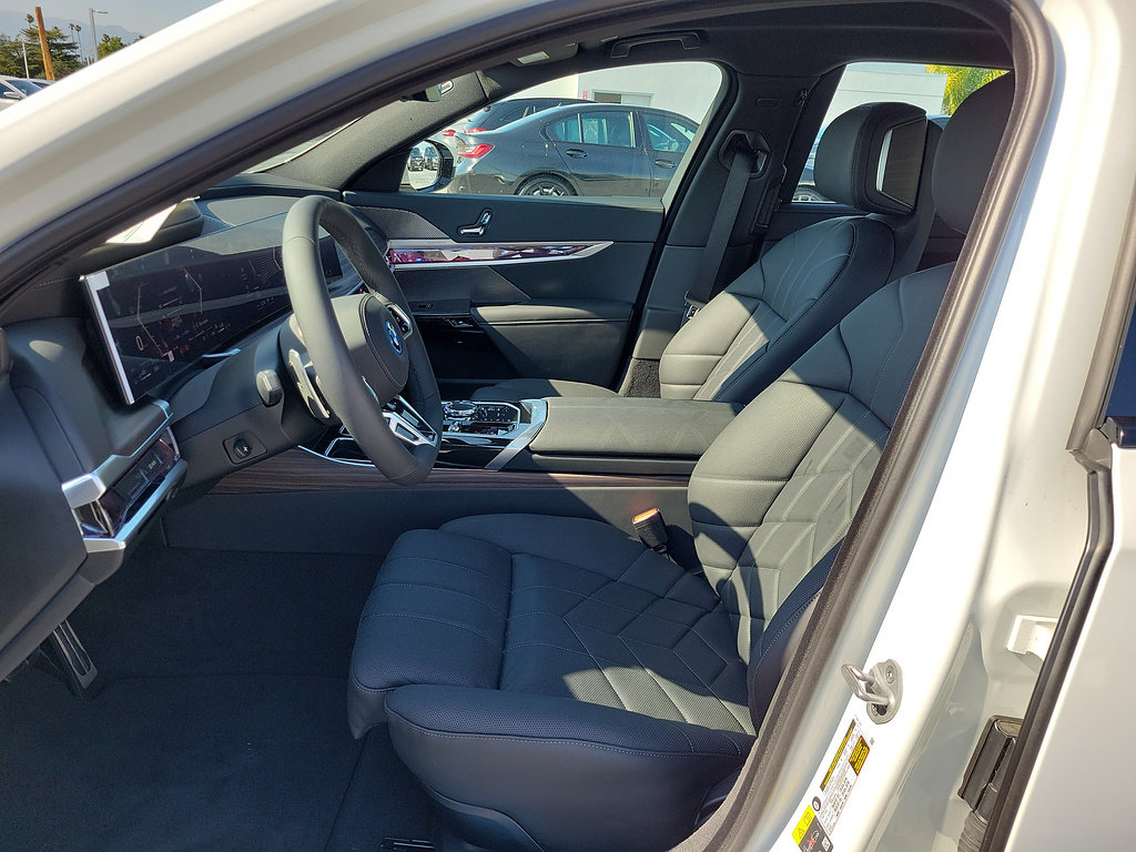New 2026 BMW 750e xDrive w/ Premium Package AWD/4WD image 18