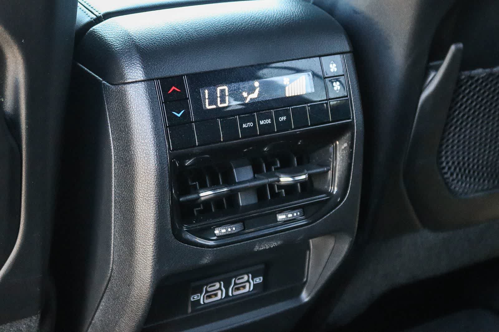 Used 2025 Jeep Grand Cherokee L Laredo RWD image 19