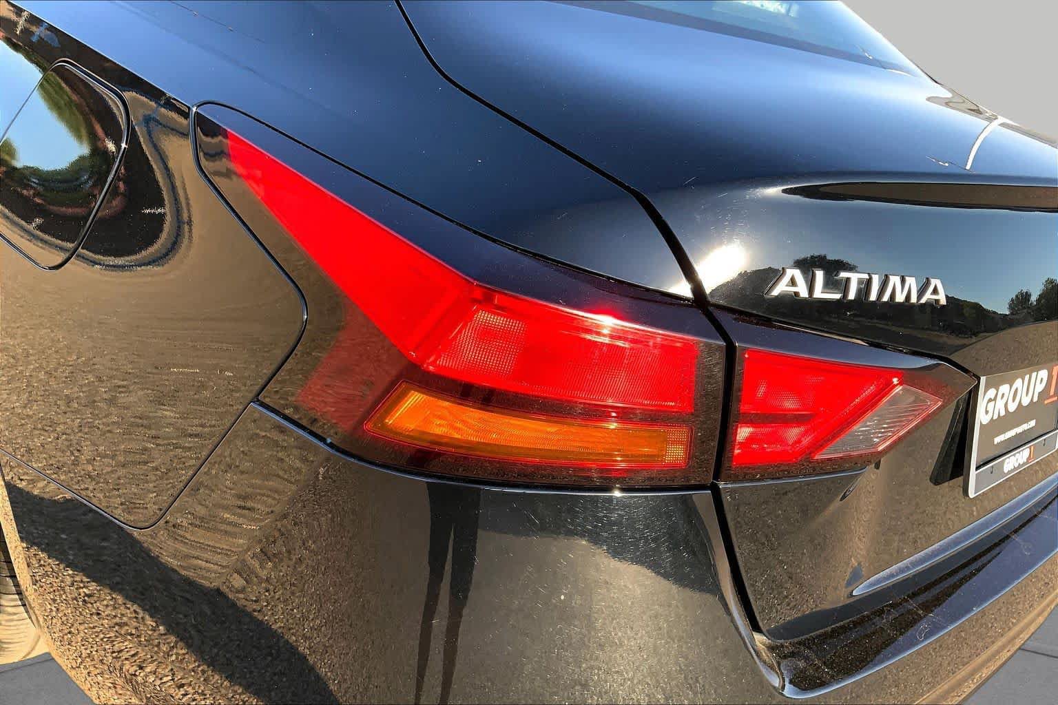 Used 2024 Nissan Altima 2.5 SR FWD image 29