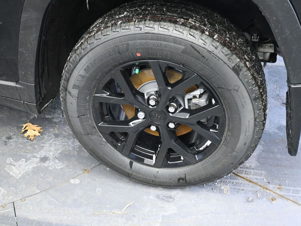 New 2026 Jeep Grand Cherokee Altitude image 9