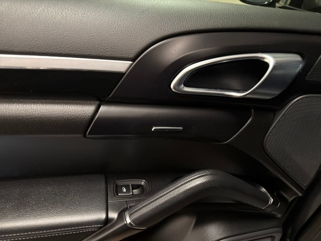 Used 2018 Porsche Cayenne Platinum Edition AWD/4WD image 40