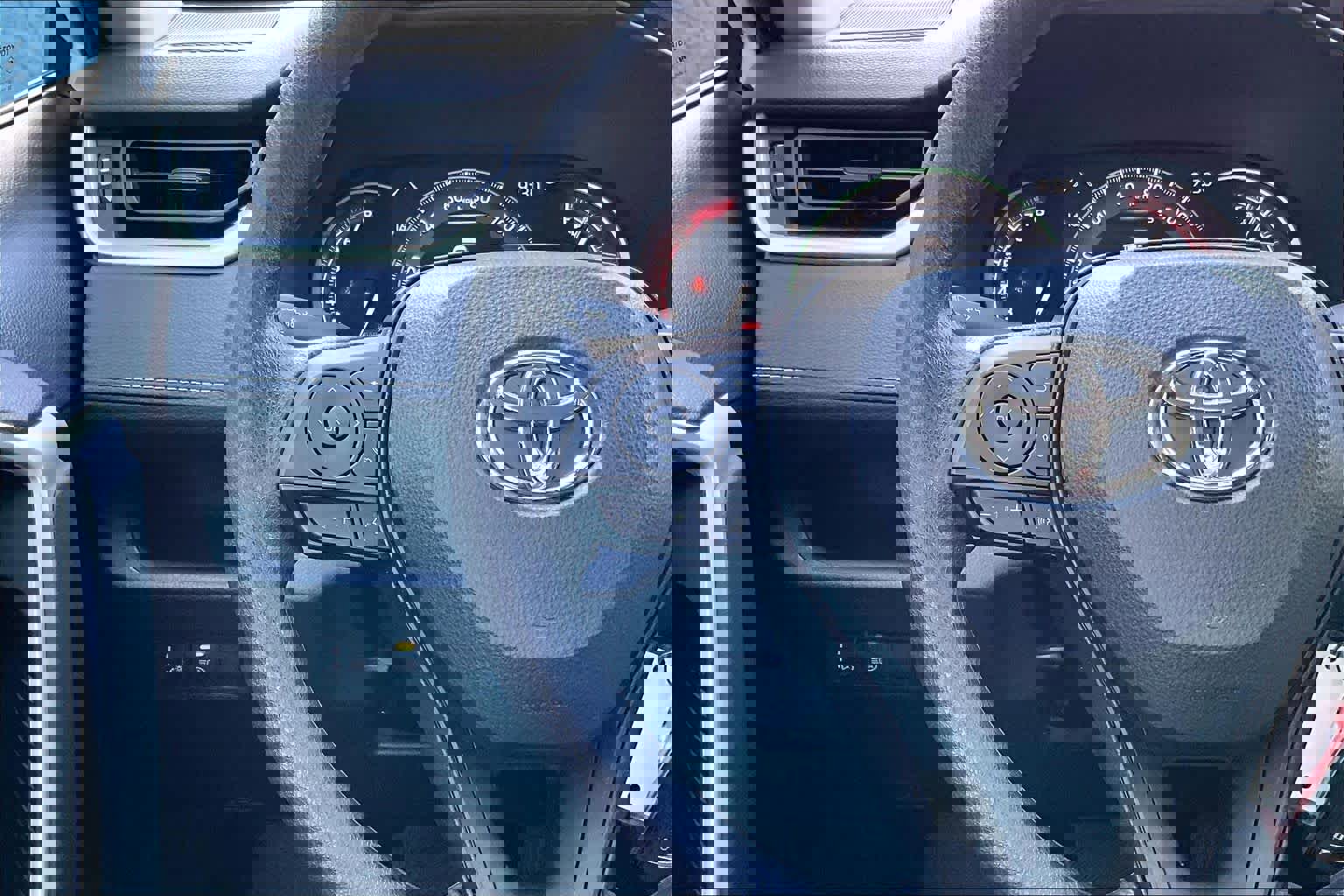 Used 2024 Toyota RAV4 LE FWD image 23