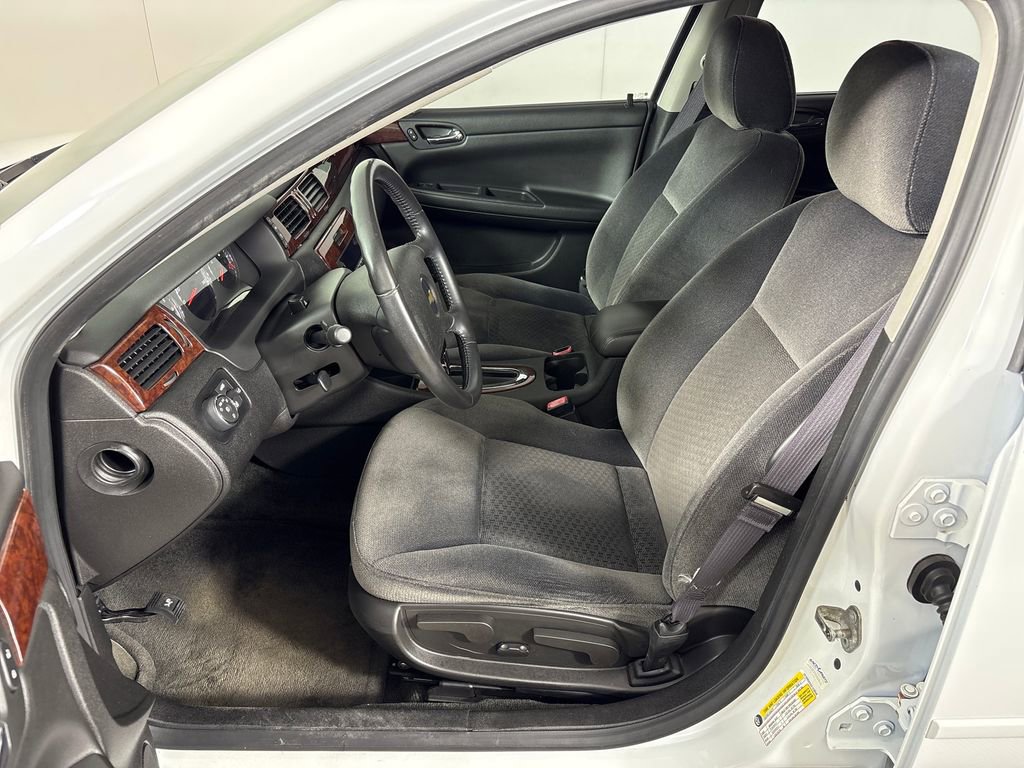 Used 2011 Chevrolet Impala LT FWD image 27