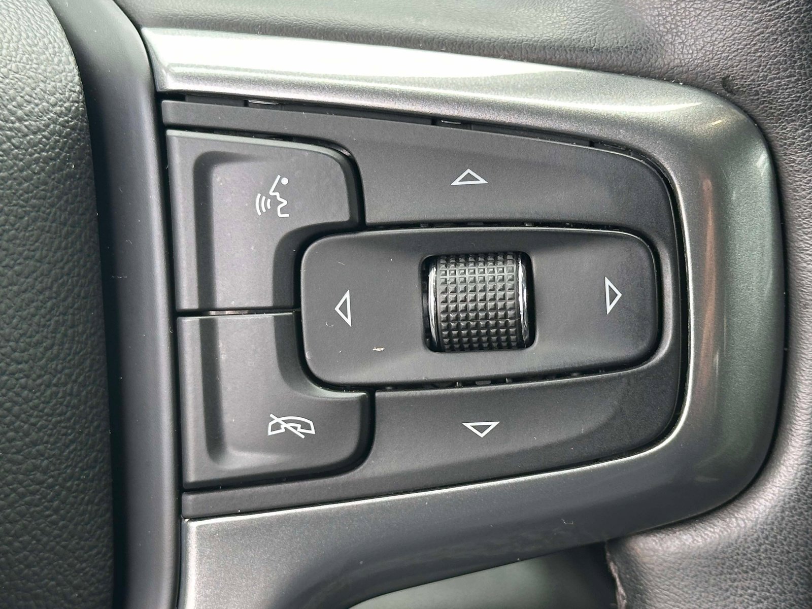 Used 2024 Chevrolet Silverado 1500 LT AWD/4WD image 22