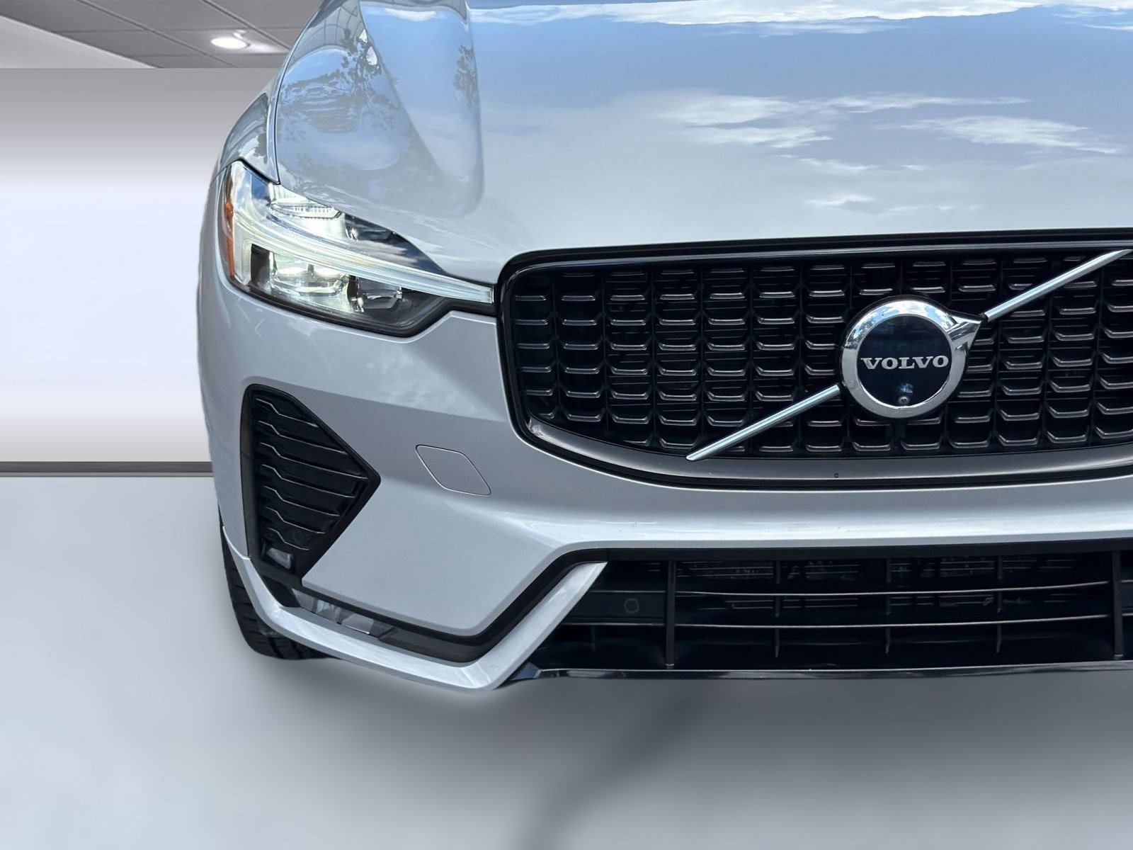 Certified 2024 Volvo XC60 B5 Plus AWD/4WD image 29