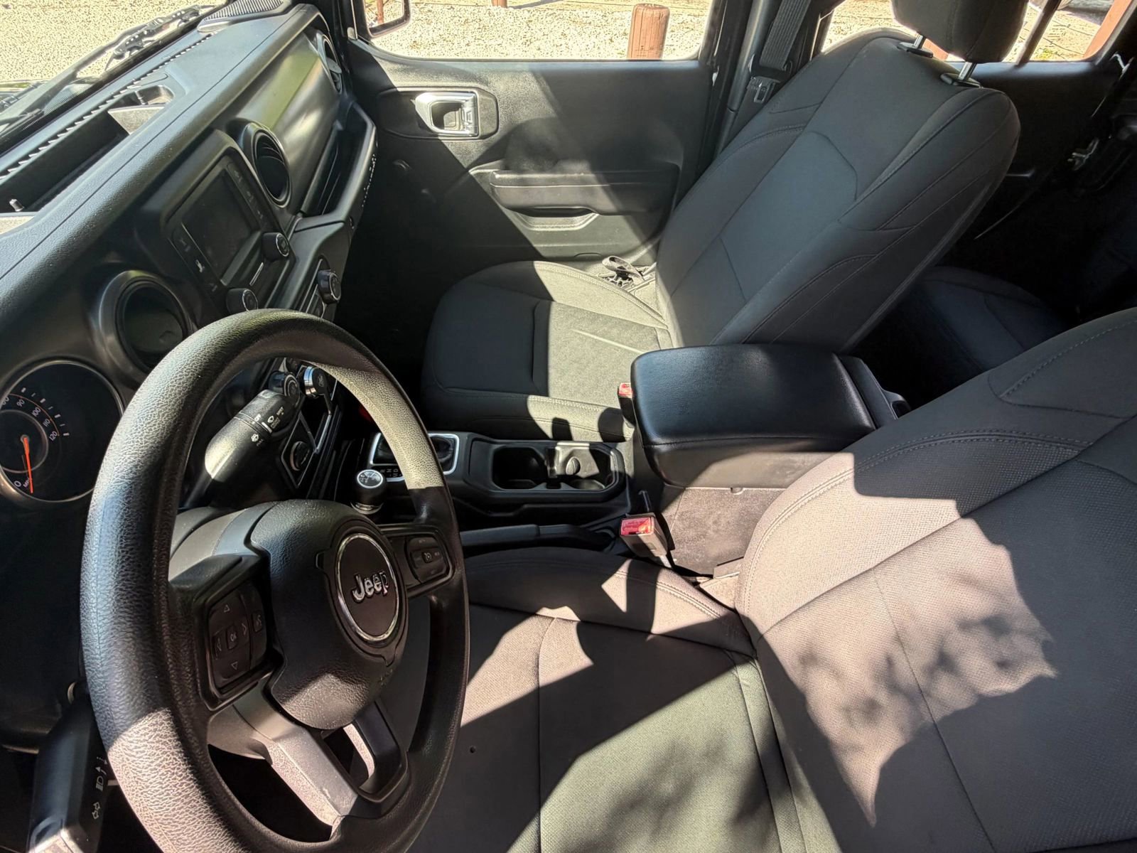 Used 2018 Jeep Wrangler Unlimited Sport image 12