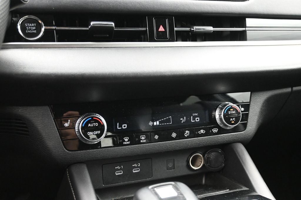Used 2025 Mitsubishi Outlander AWD image 17