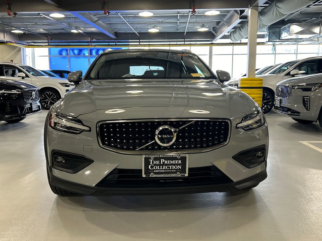 Certified 2024 Volvo V60 B5 Cross Country Plus w/ Protection Package Premier image 6