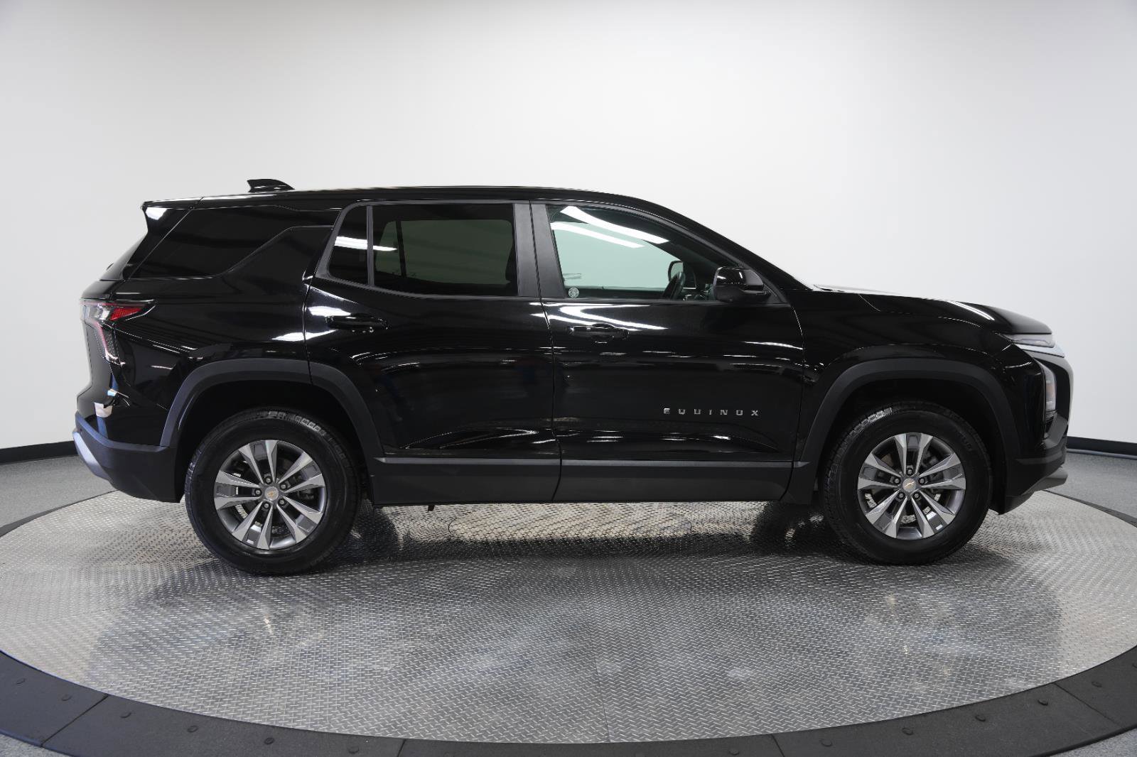 Used 2025 Chevrolet Equinox LT w/ Safety and Technology Package image 9