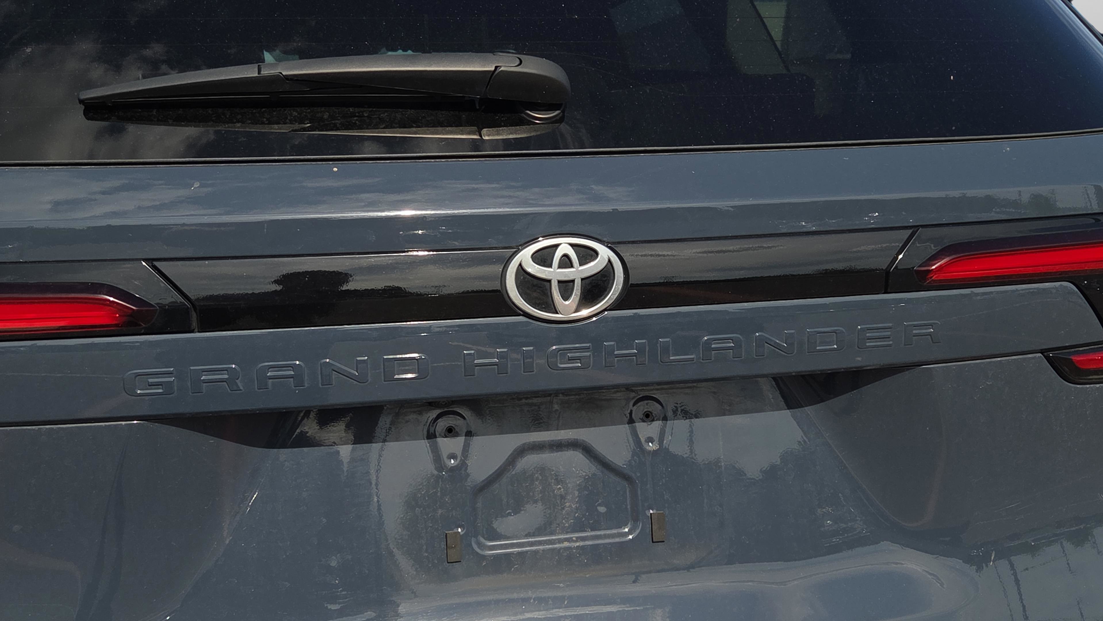 Used 2025 Toyota Grand Highlander FWD image 4