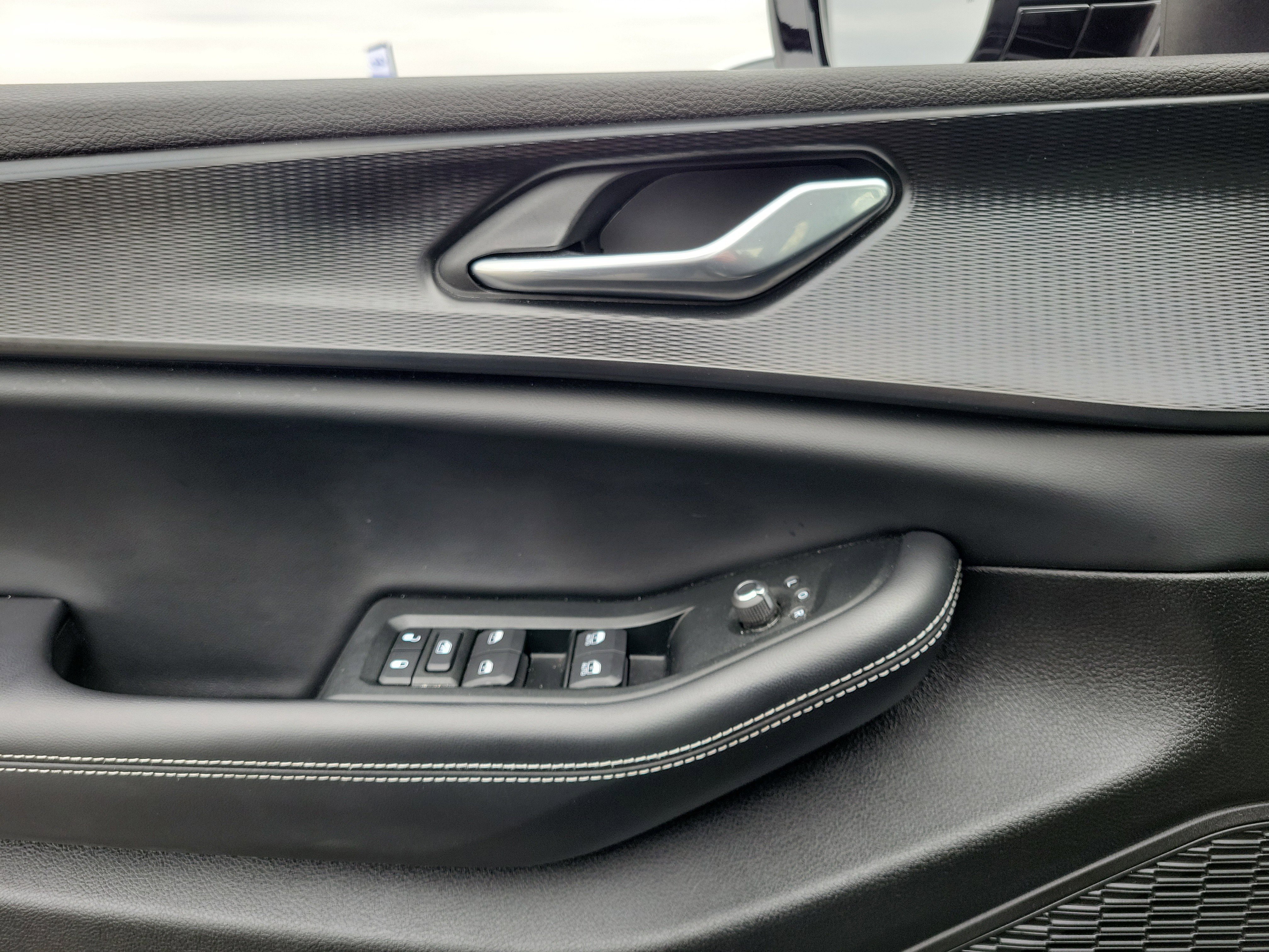 Used 2025 Jeep Grand Cherokee L Laredo image 17