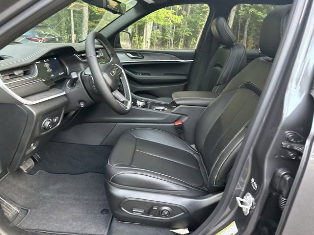 New 2025 Jeep Grand Cherokee Limited w/ Black Appearance Package image 7