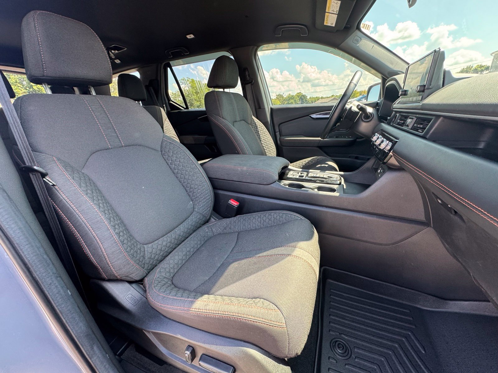 Used 2025 Honda Pilot Sport image 33
