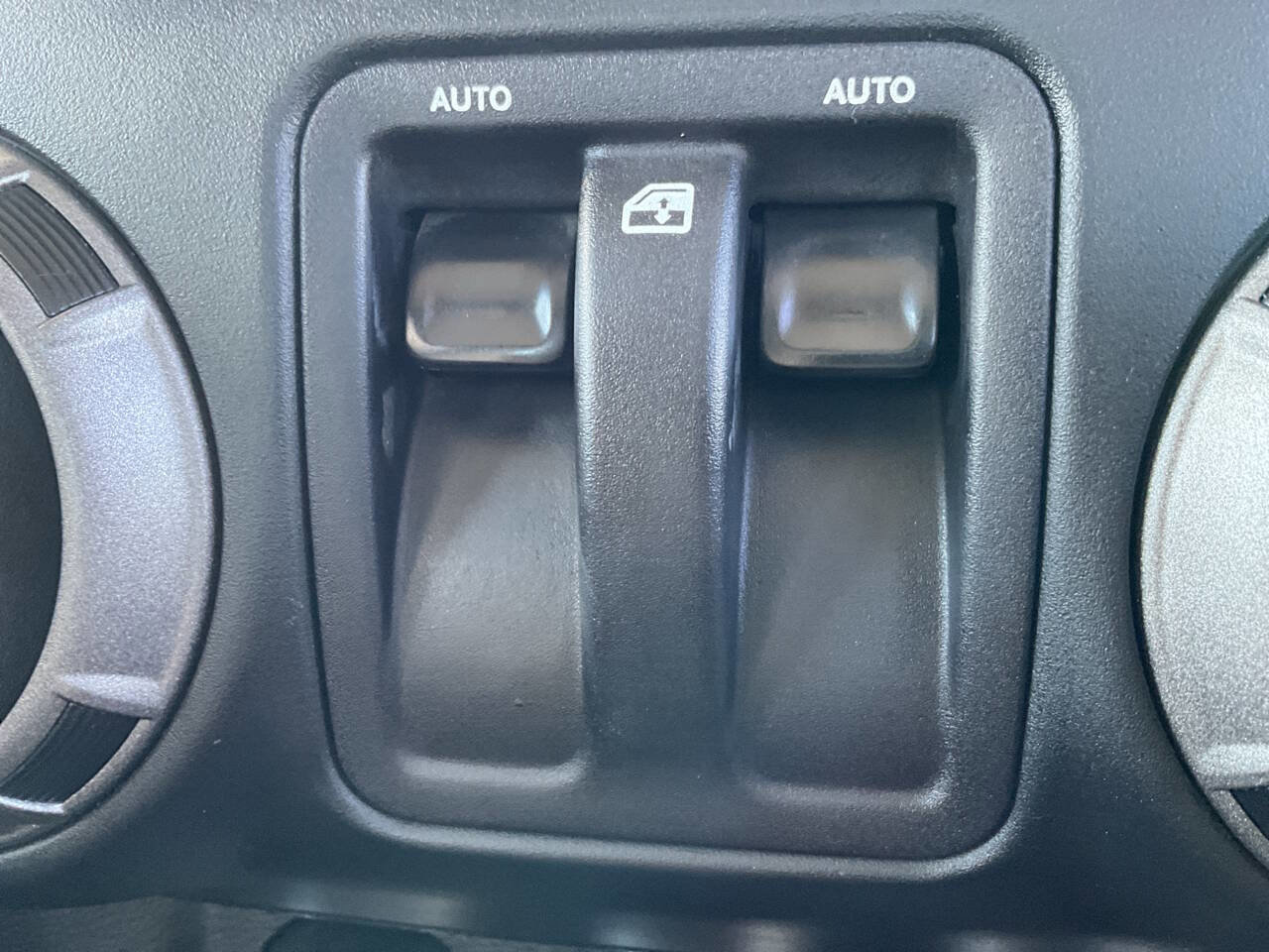 Used 2018 Jeep Wrangler Sport image 29