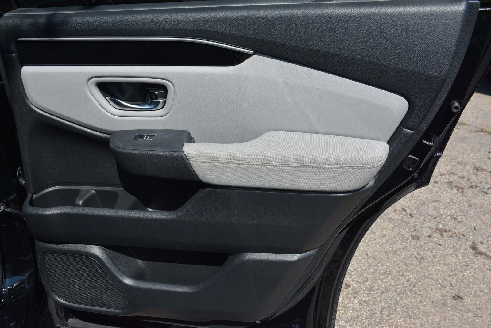 Used 2023 Honda Pilot LX image 18