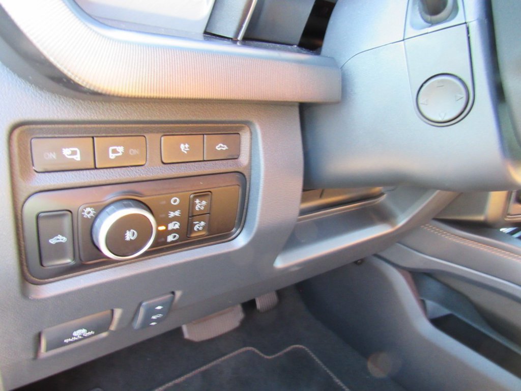 Used 2024 Ford F450 Platinum w/ FX4 Off-Road Package AWD/4WD image 16