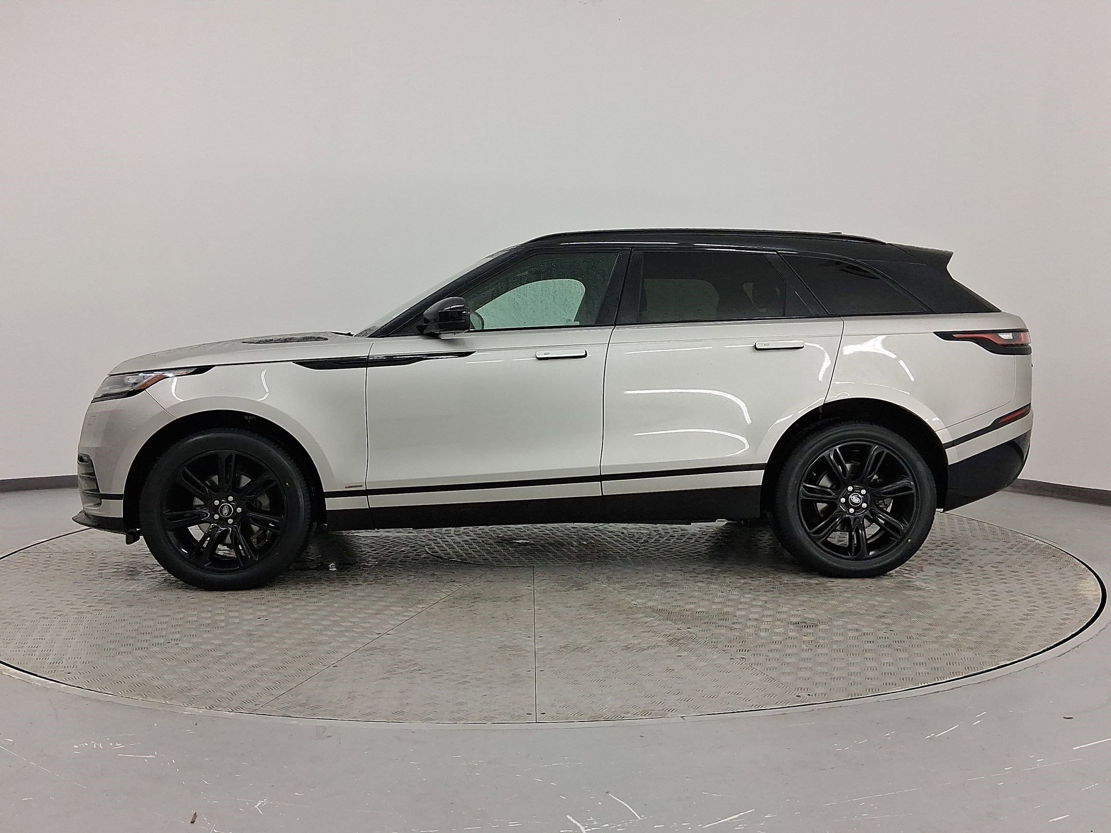 Used 2020 Land Rover Range Rover Velar R-Dynamic S image 2