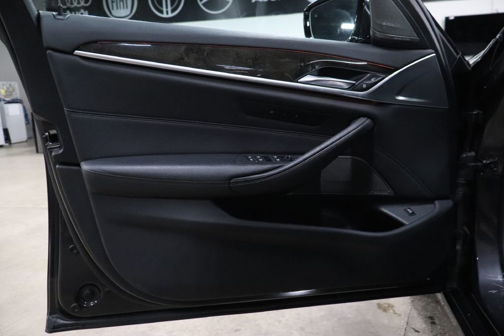 Used 2017 BMW 540i xDrive XI w/ Premium Package image 9