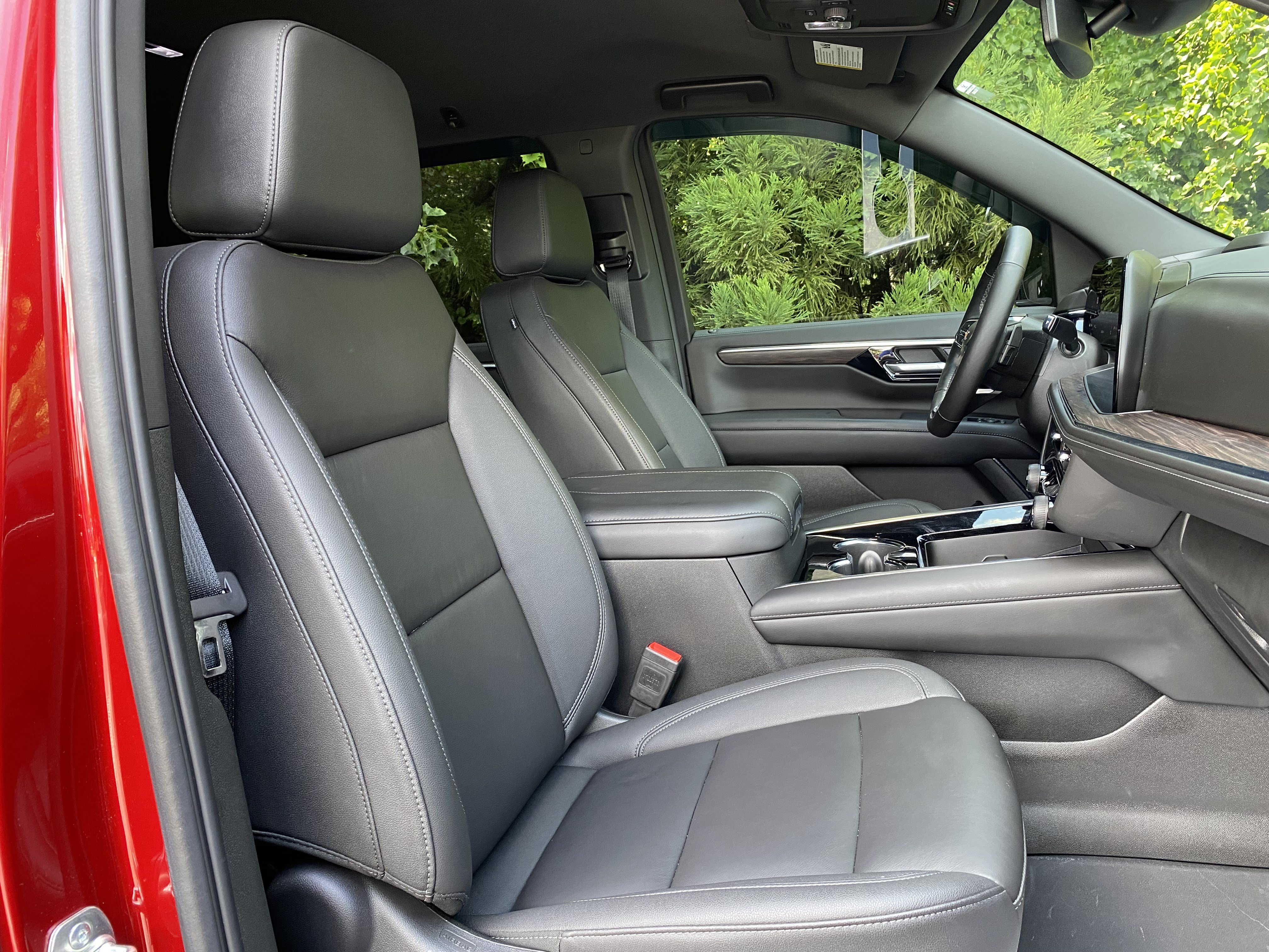 Used 2025 Chevrolet Tahoe LT w/ Comfort Package AWD/4WD image 35
