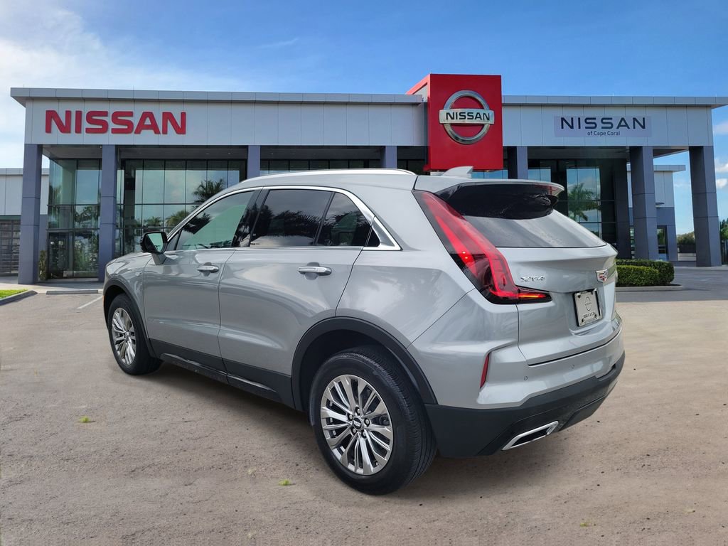 Used 2025 Cadillac XT4 Premium Luxury FWD image 7